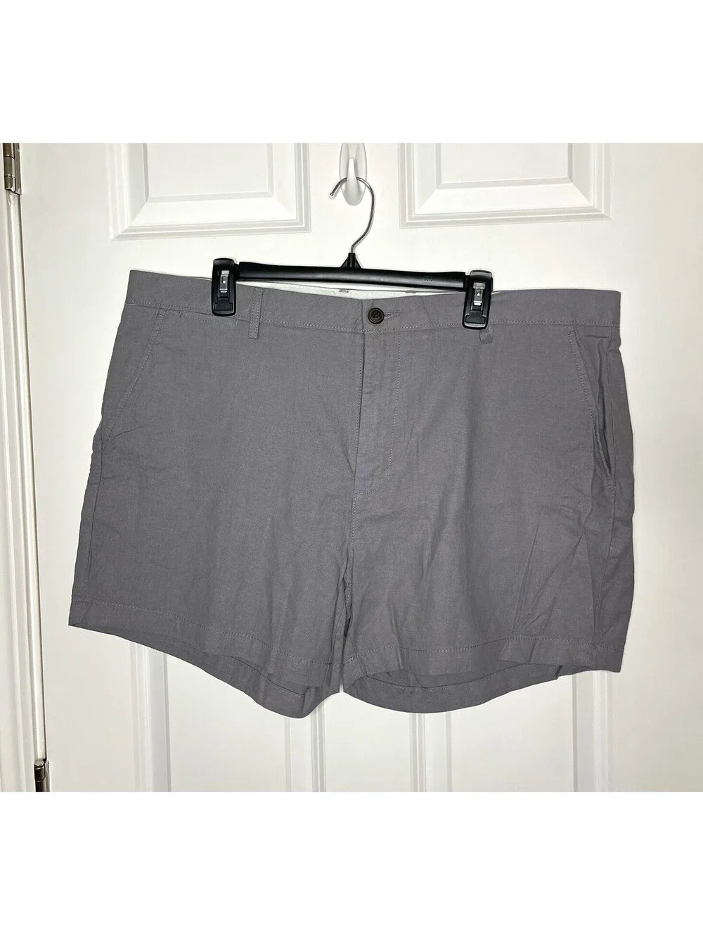 Amazon Essentials Men's Gray Cotton Chino Shorts Flat Front Button Pockets - 40